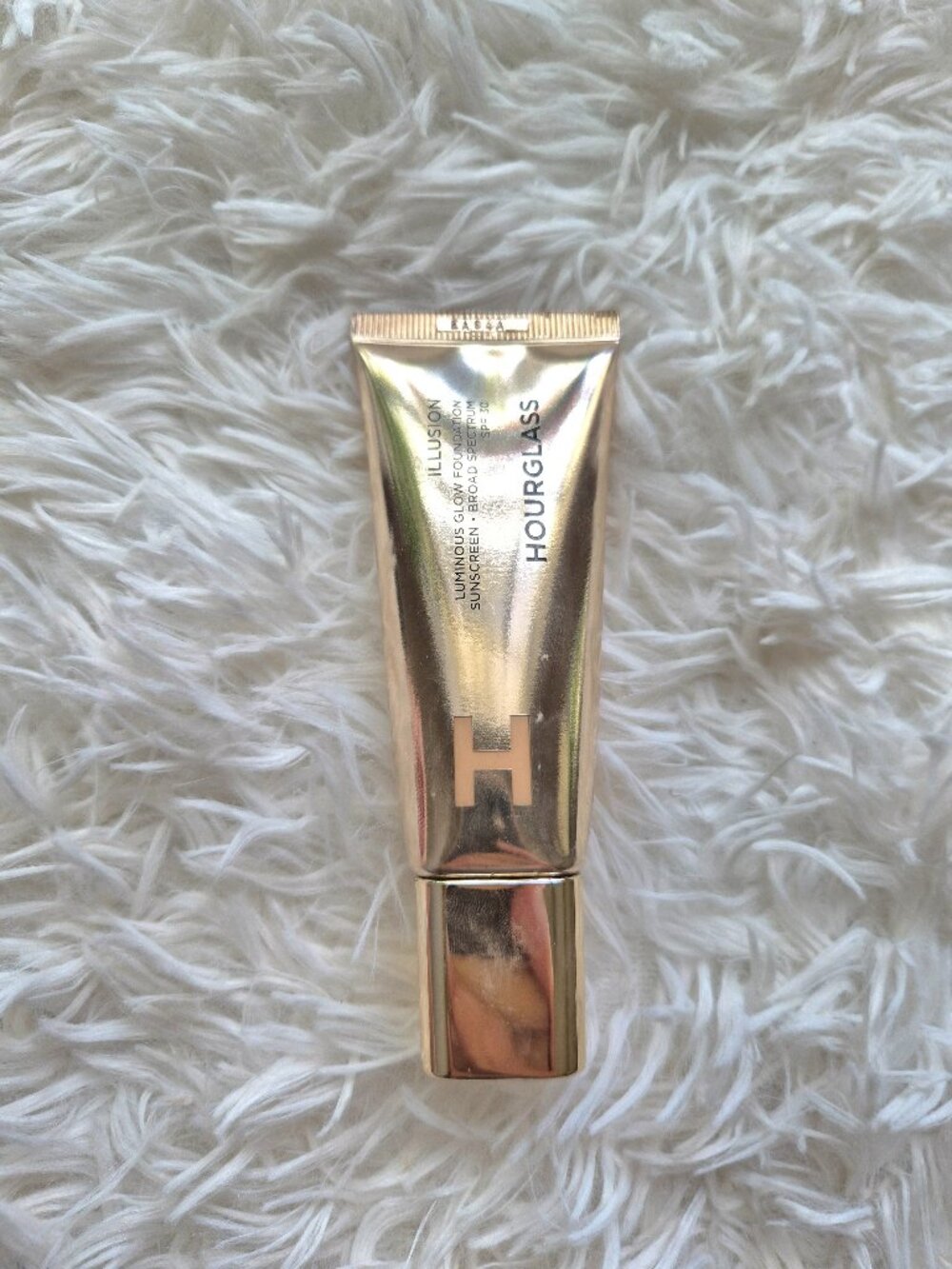 Hourglass Illusion luminous Glow Foundation shade 9